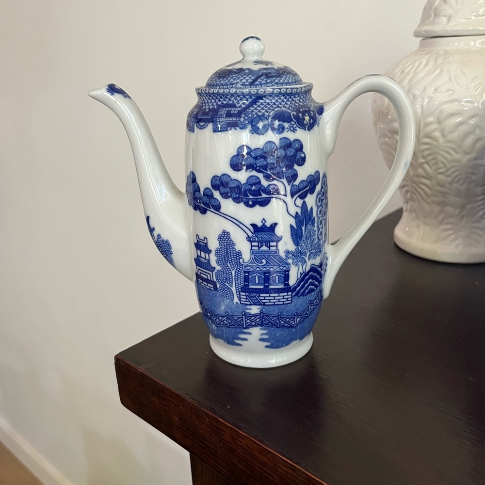 Blue Willow teapot